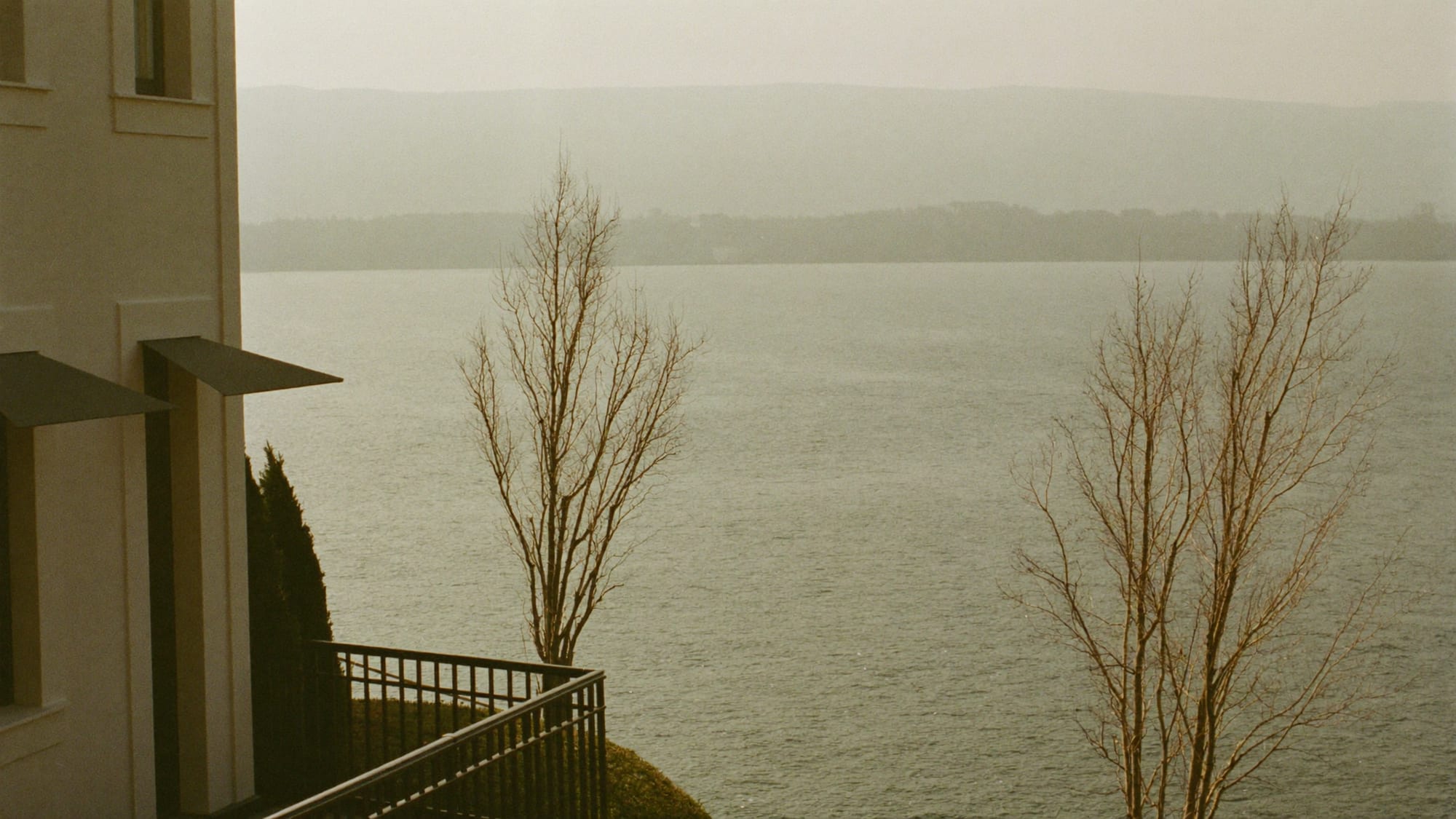 A lakeside villa terrace above Lake Zürich in the morning haze